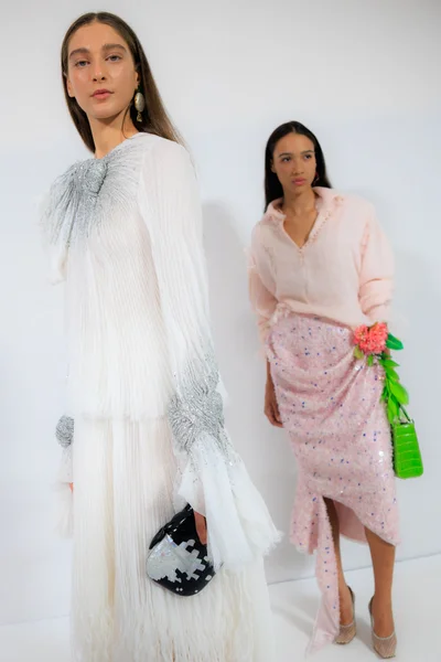Look 18